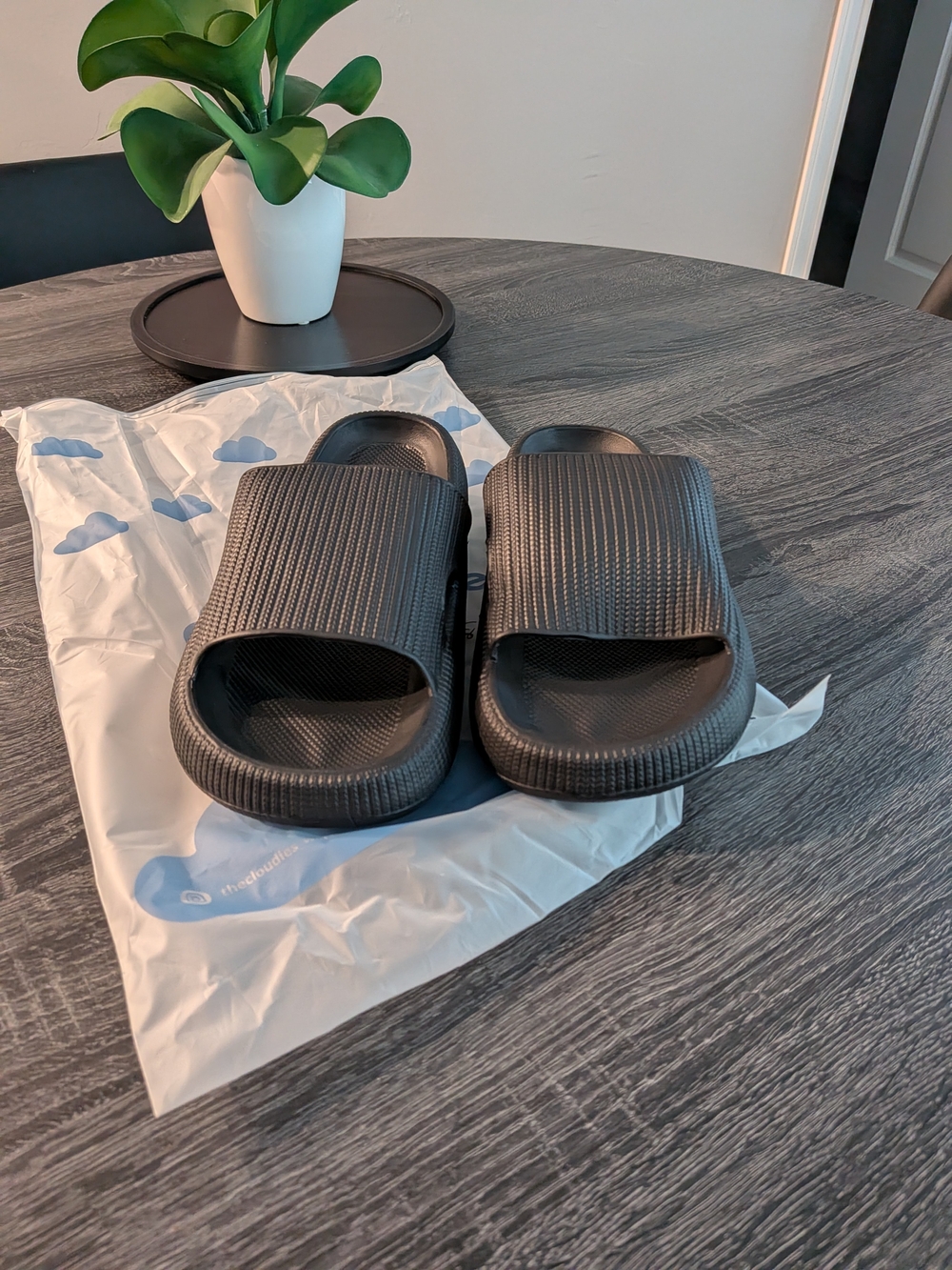 Unisex Cloudies Black Slide Sandals - Comfortable Everyday Slip-Ons